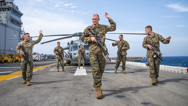 USS Boxer ARG, 11th MEU Arrive in U.S. 5th Fleet > U.S. Central Command ...