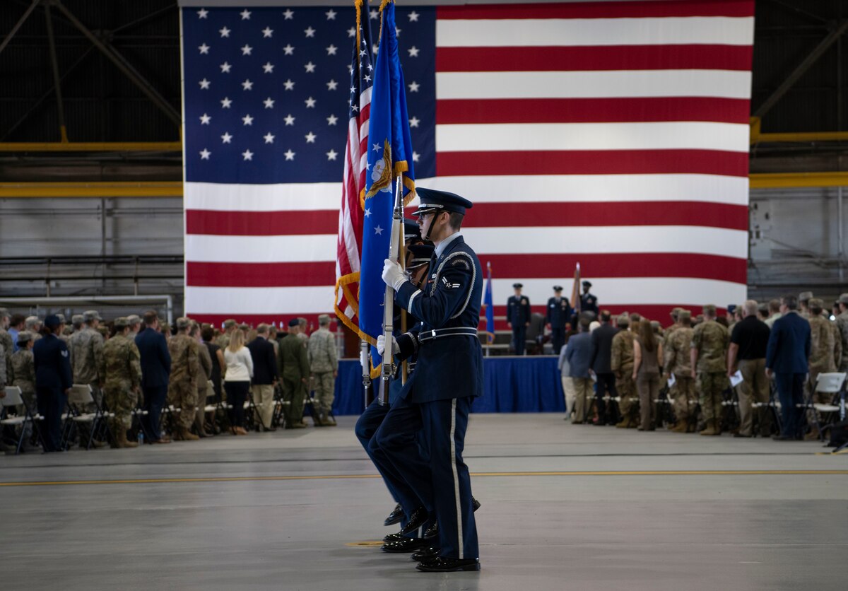 Heathman takes reigns of 375th AMW > Scott Air Force Base > News