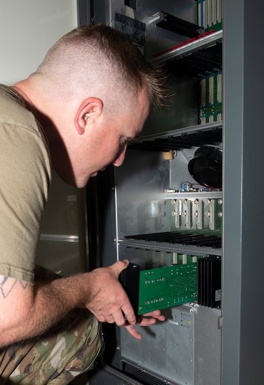 Team Offutt restores lighthouse in the sky > Offutt Air Force Base > News