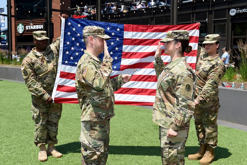 Braves visit Warrior Transition Battalion Soldiers, families