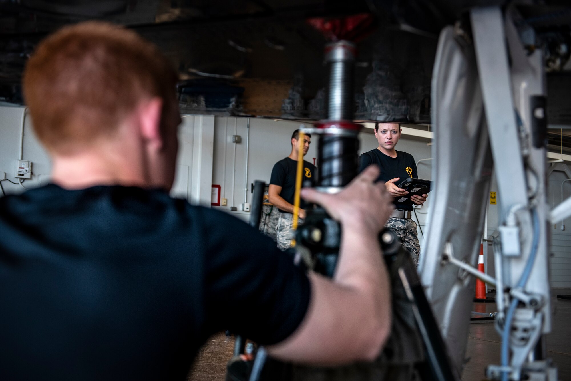 A 364th Training Squadron hydraulic systems apprentice course students secures an aircraft tripod jacks to a T-38 Talon as his wingman supervises at Sheppard Air Force Base, Texas, June 28, 2019. Each tripod jack is requires two people and is manually operated, and one student is made a jack supervisor that is in charge of reading instructions. This teaches the students how to lead as they will be the new leaders in the field. There are also electronic jacks, but the manual tripod jacks are used for training to give the students a more hands-on and active role. (U.S. Air Force photo by Airman 1st Class Pedro Tenorio)