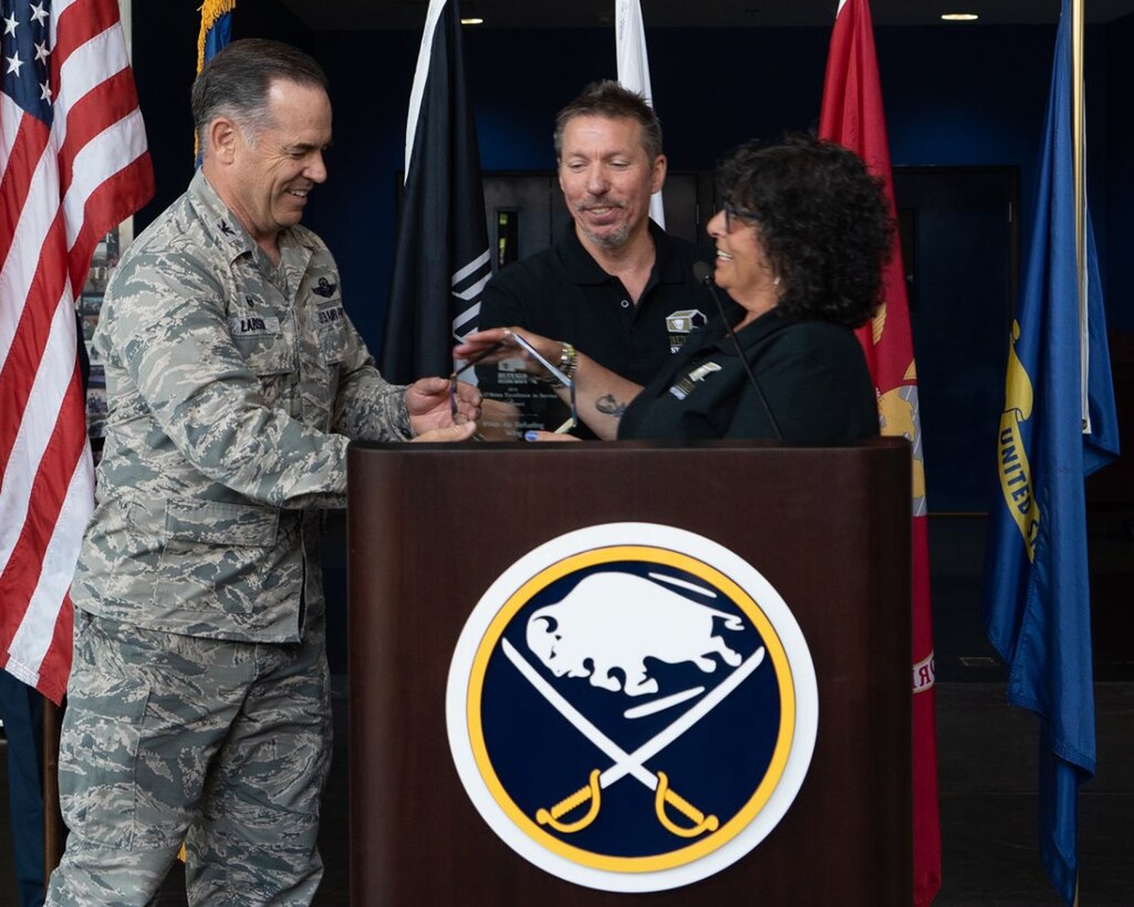 914 ARW receives service award