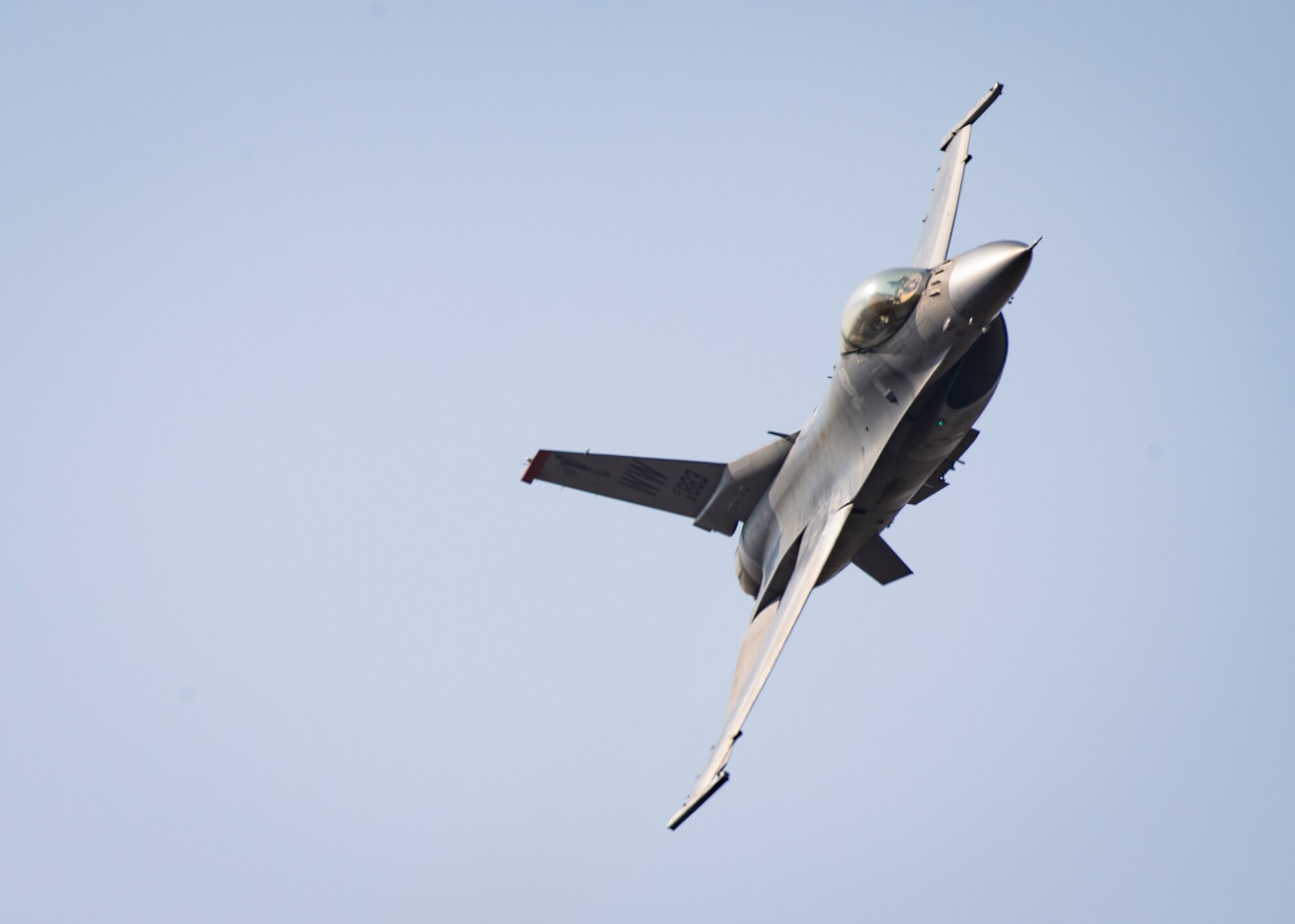 A U.S. Air Force F-16 Fighting Falcon, 35th Fighter Wing, performs a demonstration flight during Aero India 2019, at Air Force Station Yelahanka, Bengaluru, India, Feb. 20, 2019.