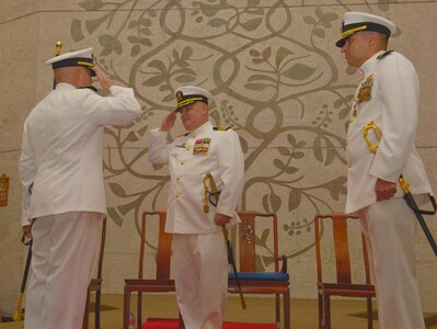 SANTA RITA, Guam (March 1, 2019) - Cmdr. Richard Salazar assumes command of the Los Angeles-class fast attack submarine USS Topeka (SSN 754), March 1. Topeka is one of four Guam-homeported submarines assigned COMSUBRON 15. (U.S. Navy photo by Mass Communication Specialist 3rd Class Randall W. Ramaswamy/Released)