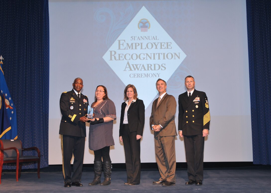Defense Distribution Center, Susquehanna’s Roller named DLA Emergency Communication Center Dispatcher of the Year