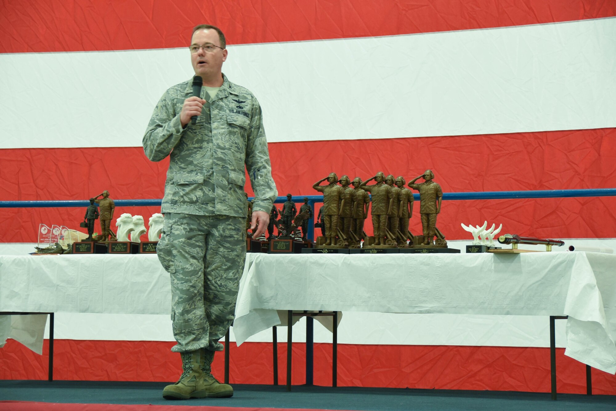 Col. David Edwards, 301st Fighter Wing Maintenance Group commander, welcomes all the attendees to the Maintenance Professional of the Year (MPOY) ceremony March 2, 2019 at Naval Air Station Fort Worth Joint Reserve Base, Texas. The event included dinner, awards ceremony, and guest speaker Marine Corps Staff Sgt. (ret.) and prisoner of war survivor Rodney “Rocky” Sickmann.
(U.S. Air Force photo by Airman 1st Class Brittany Morelock