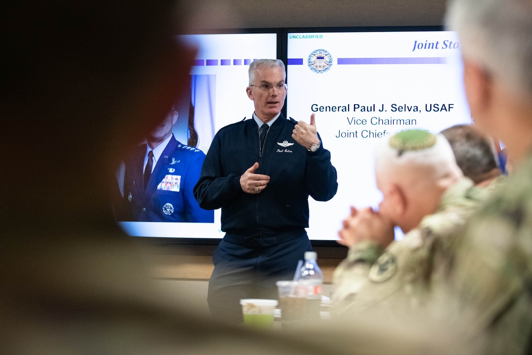 General speaks at seminar