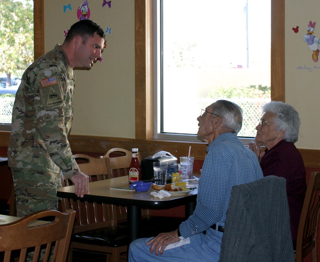 Albuquerque District Commander Lt. Col. Larry Caswell, Jr., visits with retirees who attended the luncheon, Nov. 9, 2018.