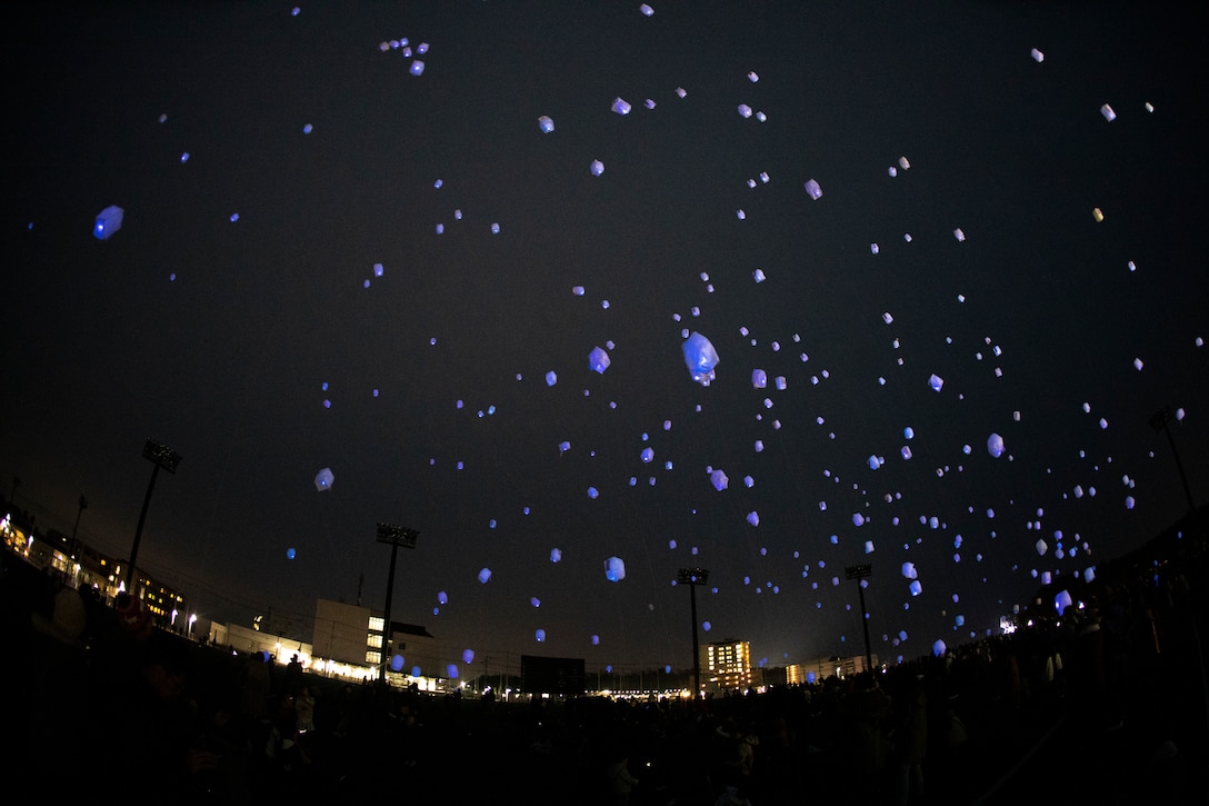 US service members volunteer in lantern festival