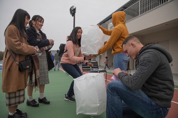 US service members volunteer in lantern festival