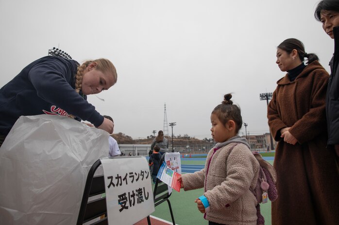 US service members volunteer in lantern festival