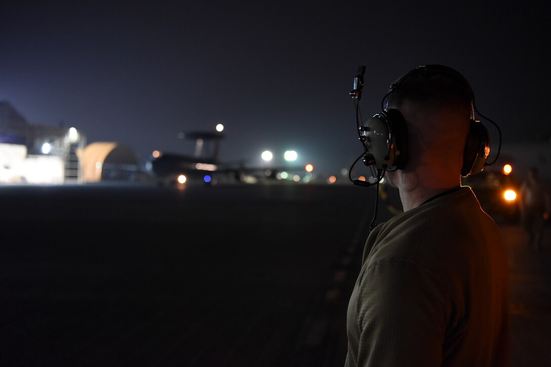 An 380th Expeditionary Aircraft Maintenance Squadron crew chief member watches as an E-3 Sentry taxis into Al Dhafra Air Base, United Arab Emirates, Mar. 7, 2019.