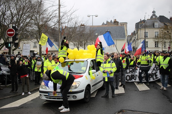 Yellow vests protest in Tours, France, February 2, 2019 (Courtesy GrandCelinien)