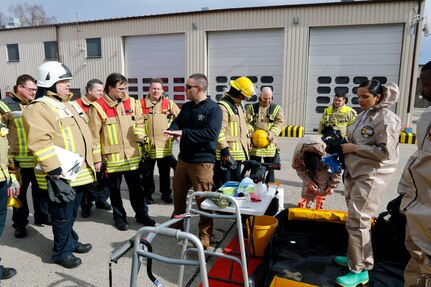 Army Reserve civil support team exchanges best practices with USAG first responders