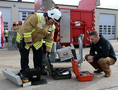 Army Reserve civil support team exchanges best practices with USAG first responders