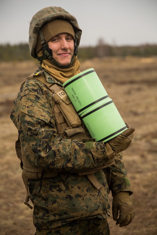 EOD Marines dispose of unexploded ordnance during Dynamic Front 19