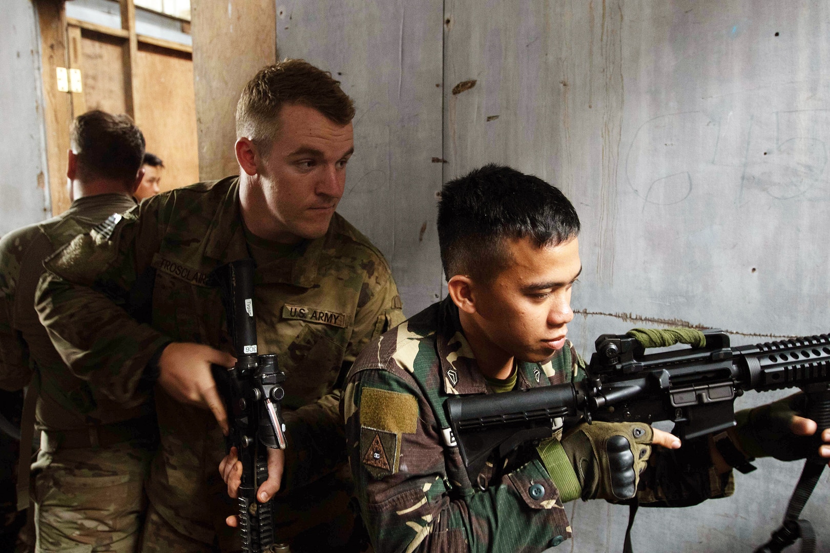 U.S. and Philippine Service Members Train Side-by-side during Salaknib 2019