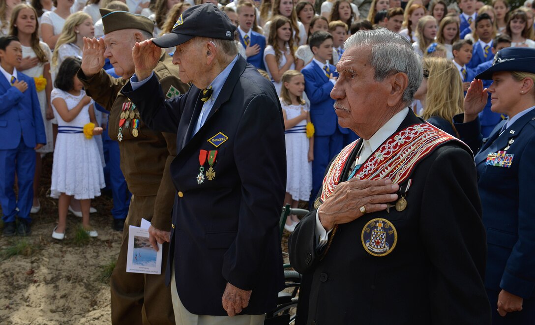 Charles Shay and other D-Day veterans in Saint-Laurent-sur-Mer