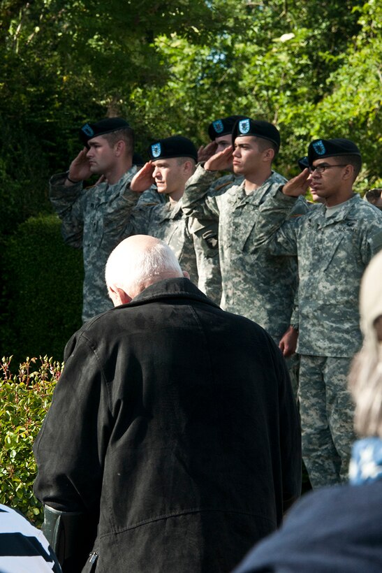 101st Airborne Soldiers in a memorial ceremony in Beuzeville-Au-Plain, France