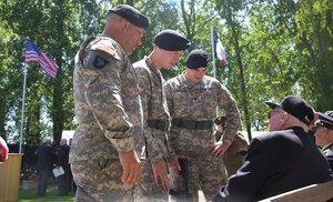 World War II veteran Isaac Phillips speaks with 101st Airborne Soldiers