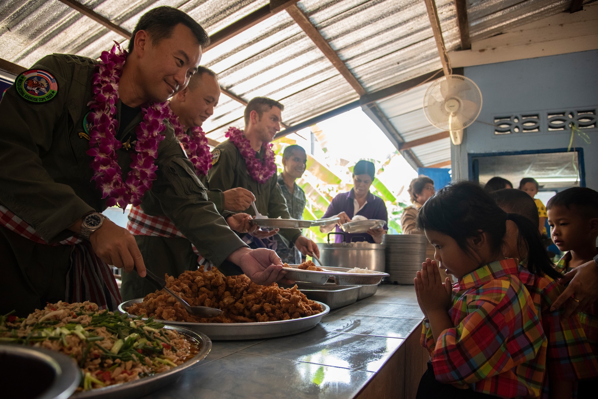 A Ban PaLai School student thanks Col. Teo Soo Yeow, Singapore air force COPE Tiger 2019 exercise director, after being served lunch during a cultural exchange at Korat, Thailand, March 13, 2019.