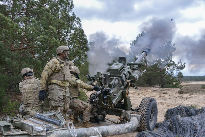 Soldiers fire artillery