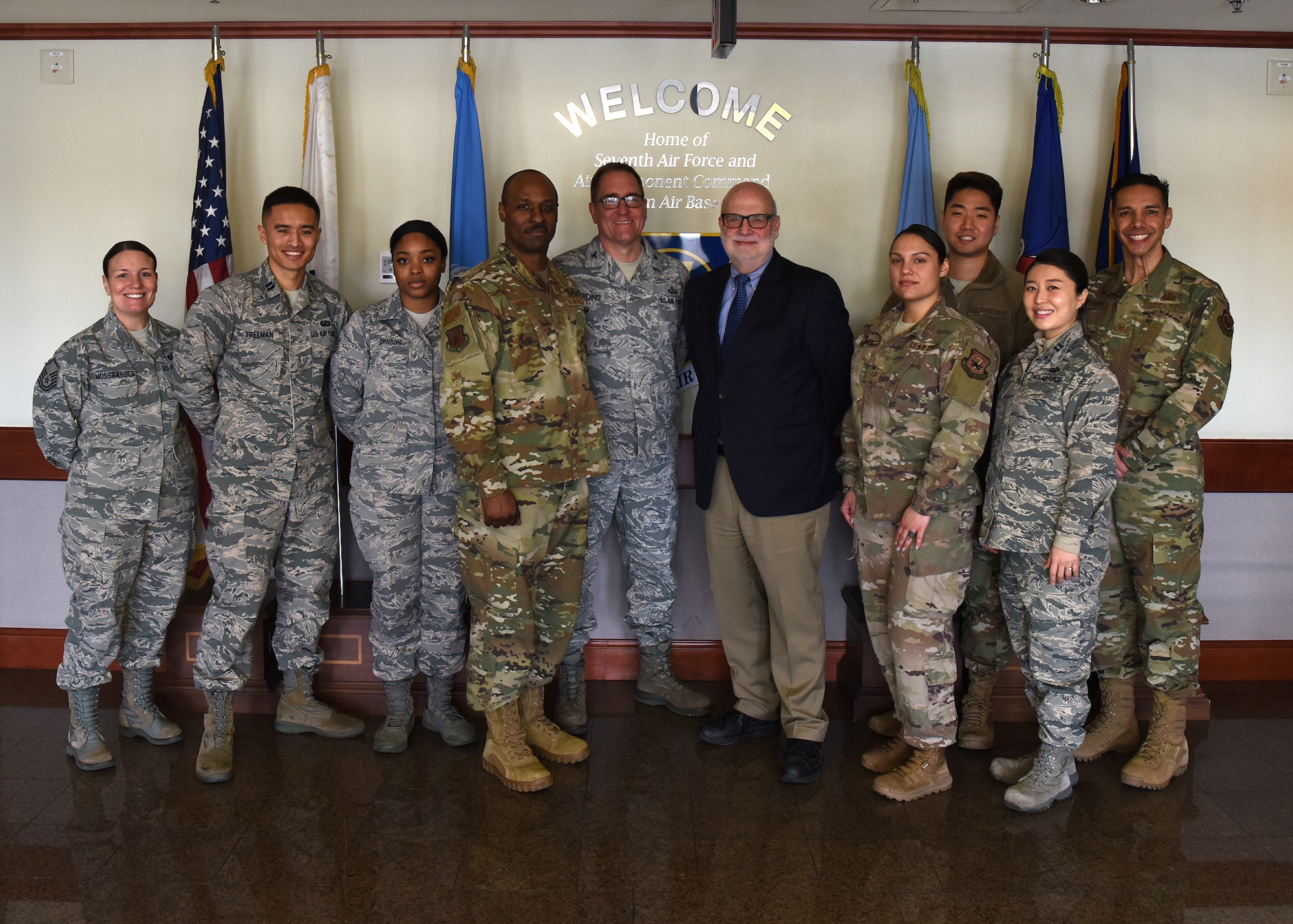 Air Force top comptroller visits Osan