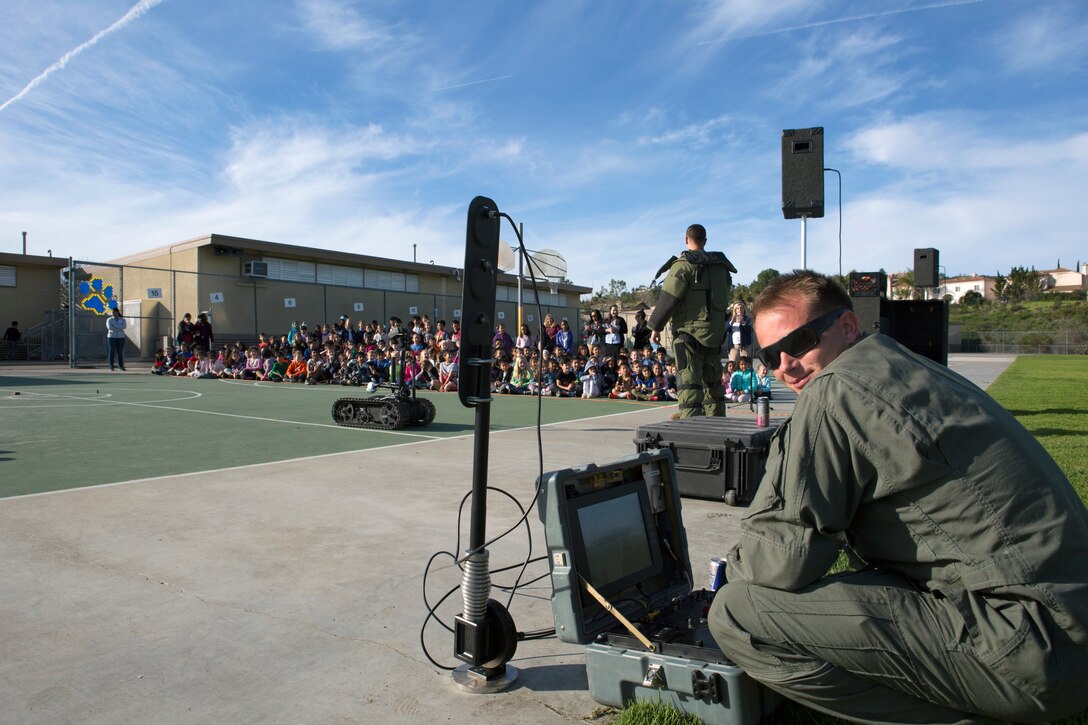 Rise of the robots: EOD Techs give a demonstration