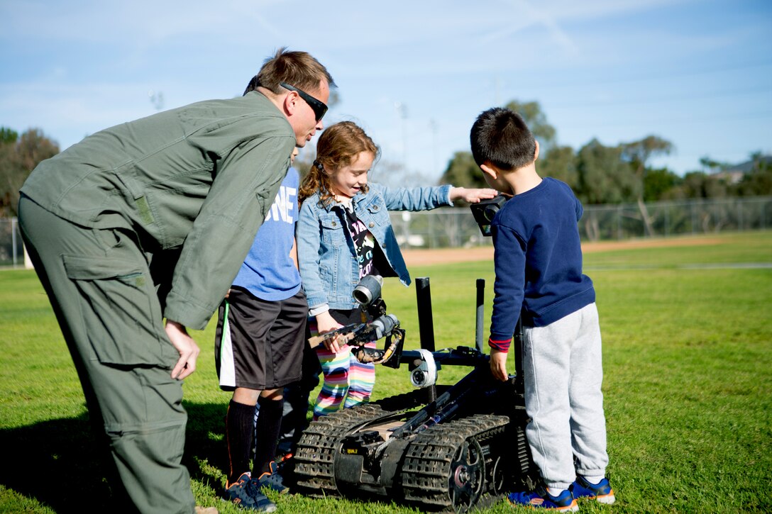 Rise of the robots: EOD Techs give a demonstration