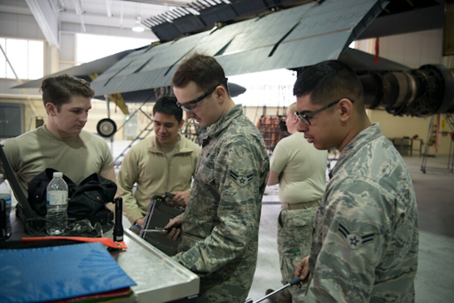 B-52 crew chiefs earn zero-defect rating during inspection