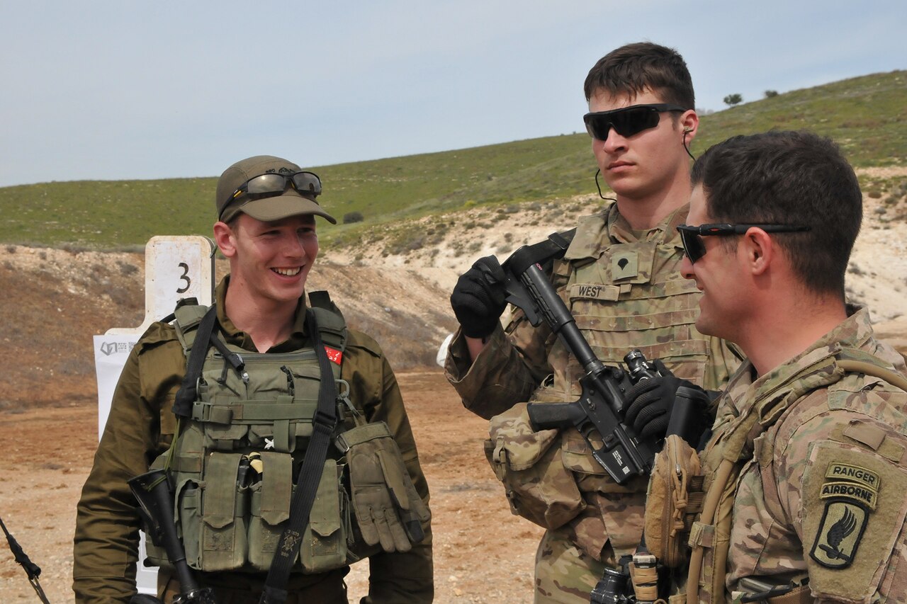 Two U.S. soldiers talk with a member of the Israel Defense Forces.