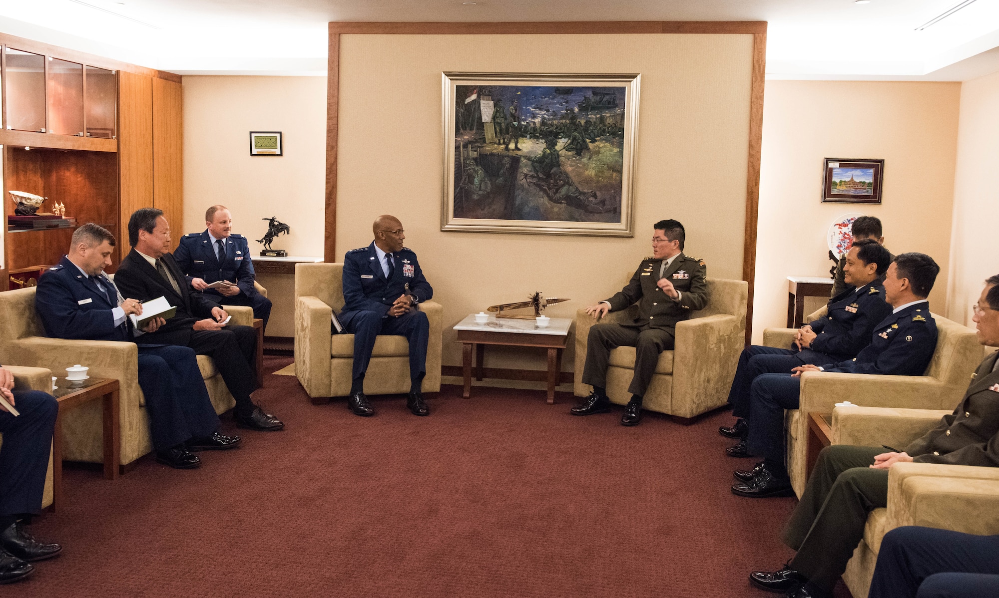 U.S. Air Force Gen. CQ Brown, Jr., Pacific Air Forces commander, meets with Republic of Singapore Armed Forces Lt. Gen. Melvyn Ong, Chief of Defence Force, during a three-day visit to Singapore, March 20, 2019.