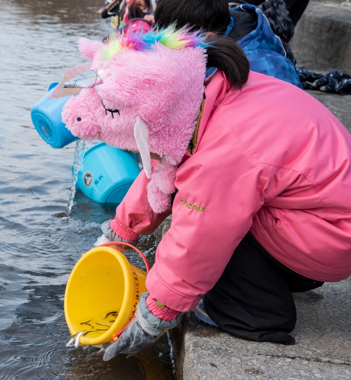 U.S., Japan families release baby salmon for Earth Day > Misawa Air