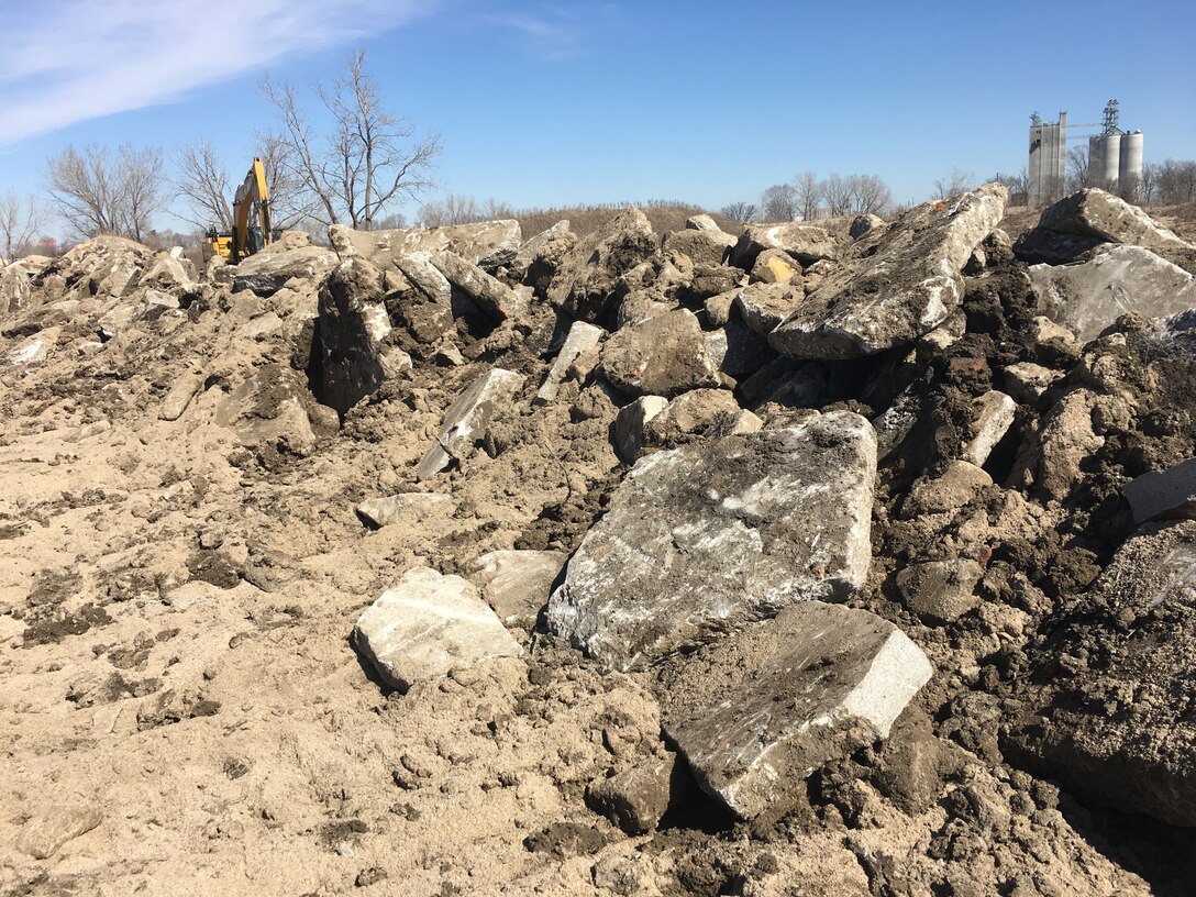 USACE works on Union Dike restoration after March 2019 runoff event Mar. 22, 2019. (Photo by Capt. Ryan Hignight)