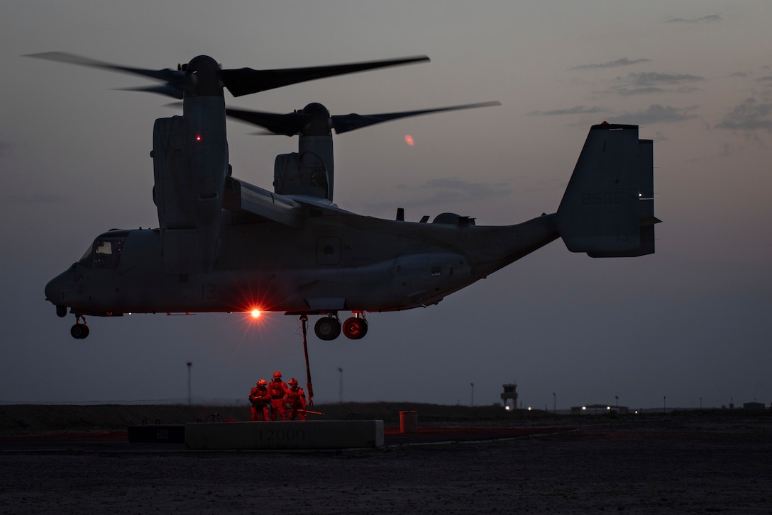 U.S. Marines with Combat Logistics Detachment 34, attached to Special Purpose Marine Air Ground Task Force Crisis Response-Central Command, conduct an external lift during a Helicopter Support Team exercise in support of Marine Medium Tiltrotor Squadron 264, also attached to SPMAGTF-CR-CC, in Southwest Asia, March 20, 2019. The HST exercise provides proficiency training to landing support specialists with CLD 34 and VMM-264 pilots in the insertion and extraction of assets in restrictive terrain.