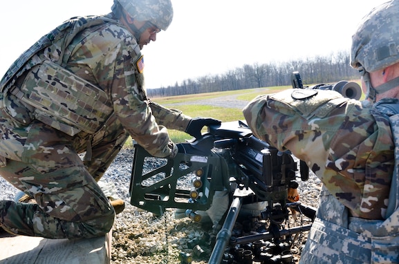 Army Reserve Soldiers qualify with Mark 19 40