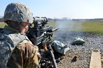 Army Reserve Soldiers qualify with Mark 19 40