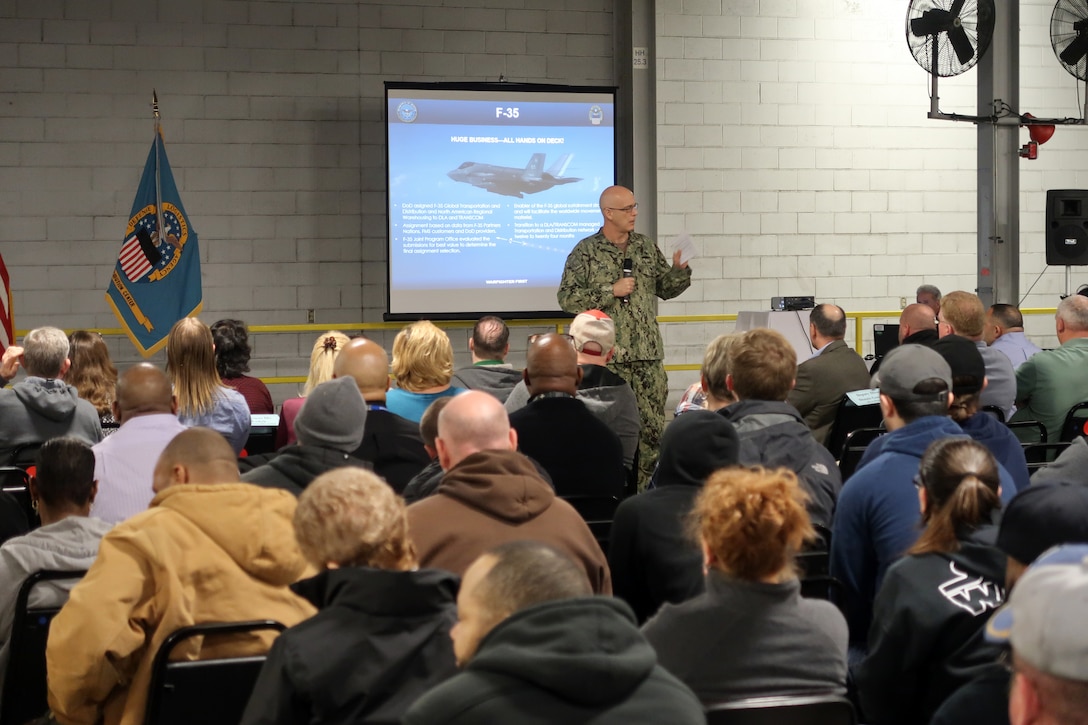DLA Distribution Commander visits DDOO