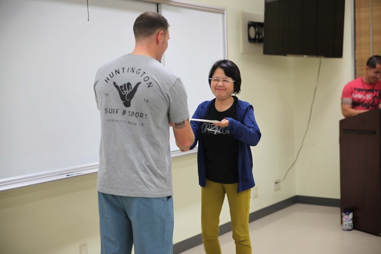 沖縄県名護市辺野古にある米海兵隊基地キャンプ・シュワブでは16年前から地元住民を対象にした英会話クラスを無料で提供しています。