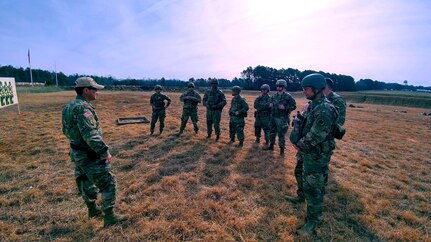 Sgt. 1st Class Horner conducts training