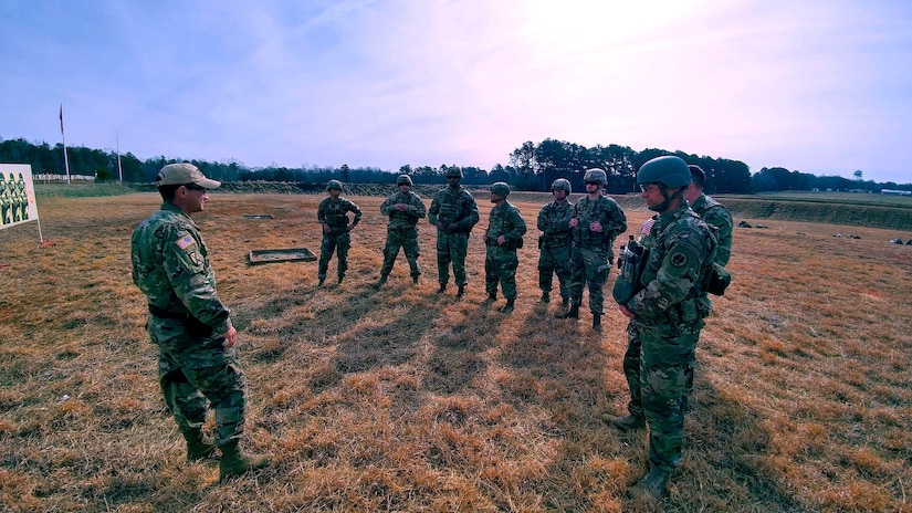 Sgt. 1st Class Horner conducts training