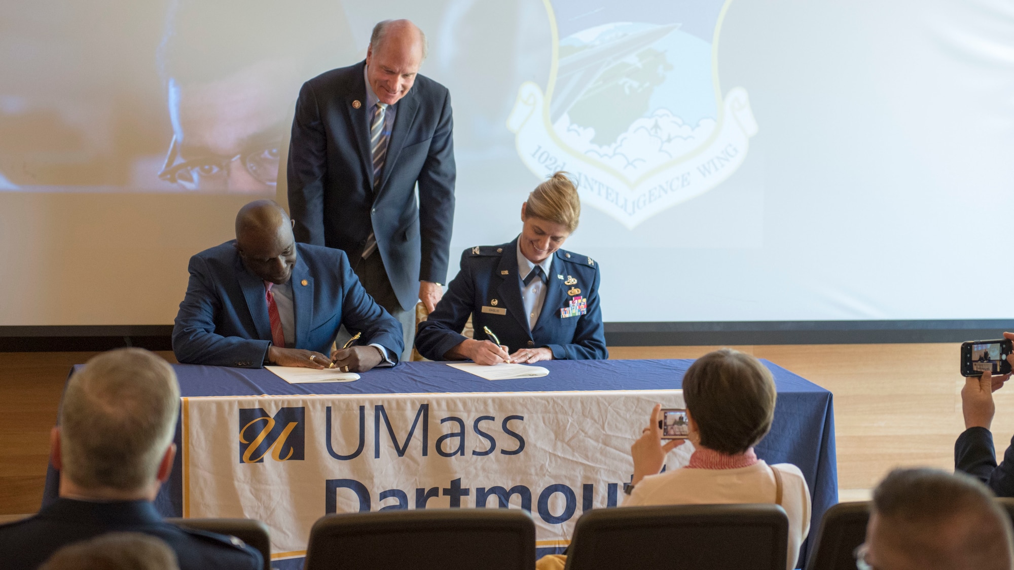 102IW Commander signs Memorandum of Understanding with UMass Dartmouth