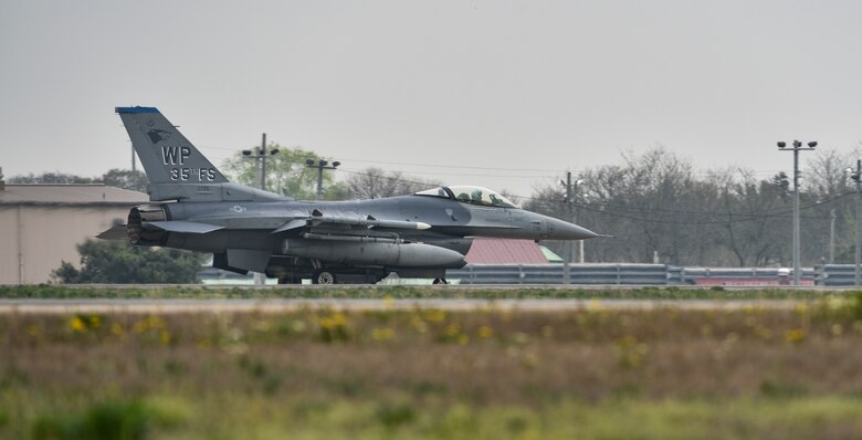 A U.S. Air Force F-16 Fighting Falcon from the 8th Fighter Wing taxis at Kunsan Air Base, Republic of Korea, April 24, 2019. The 8th FW conducts flying operations on a routine basis to hone their skills in any conditions. (U.S. Air Force photo by Senior Airman Stefan Alvarez)