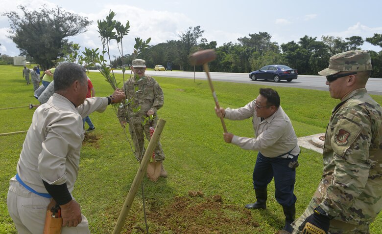 Team Kadena Celebrates Earth Day 19 Kadena Air Base Article Display