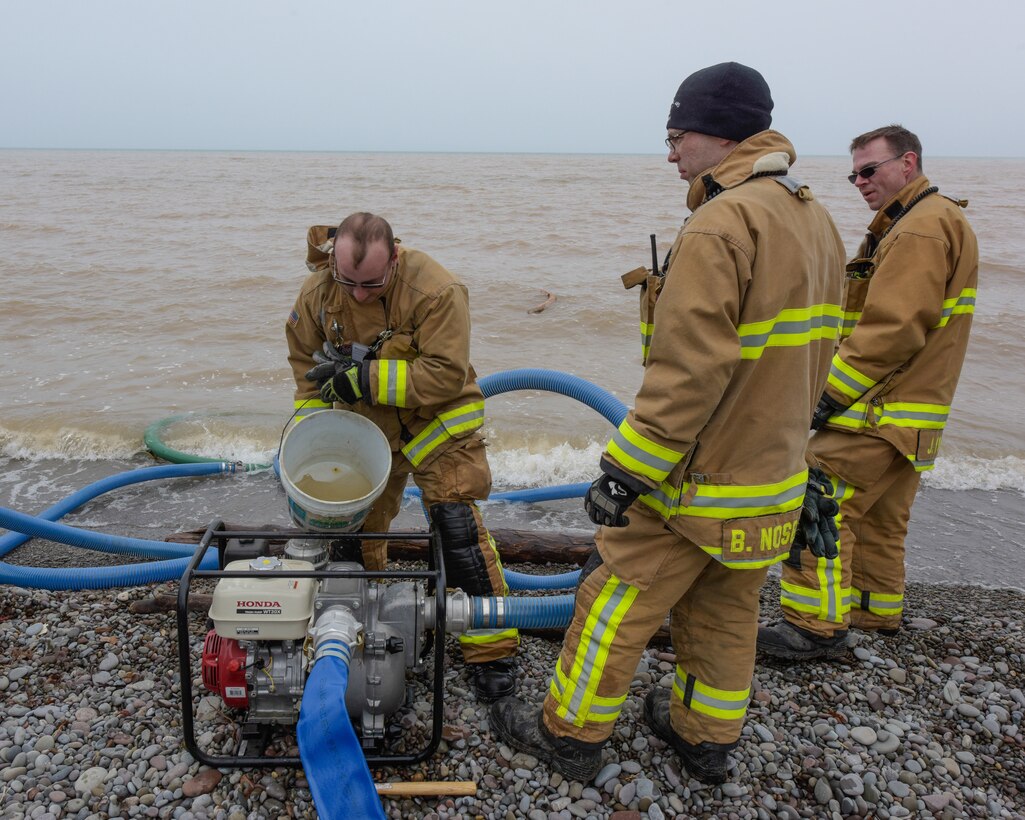 Niagara firefighters assist community with flooding