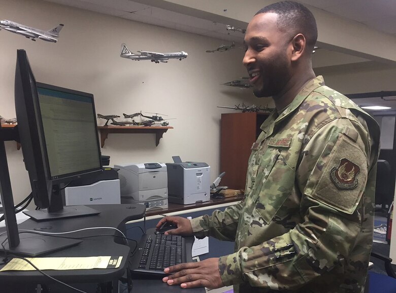 Afaf Afas Loan Allows Airman To Show Off Baby To Far Away Family Wright Patterson Afb Article Display
