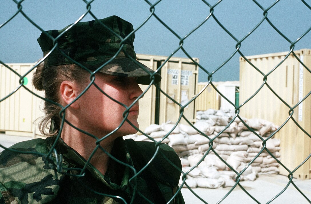 Hospitalman Ronda Rollins stands guard at front gate of Fleet Hospital Five compound in Saudi Arabia during Operation Desert Storm, February 1, 1991 (U.S. Navy Reserve/Milton Savage)