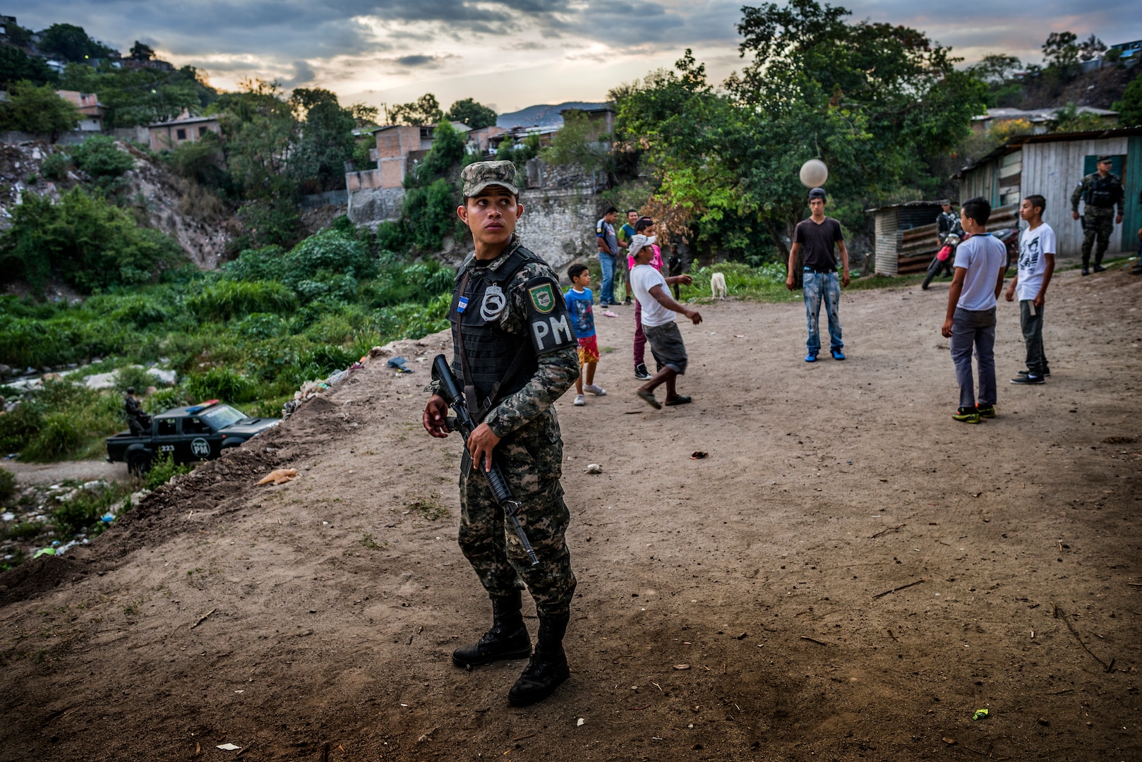 Despite presence of armed forces in Honduras, children rarely leave home, even during daytime, and gangs restrict families’ movements by imposing “invisible borders” between gang territories, 2016 (EU Civil Protection and Humanitarian Aid Operations/Antonio Aragón Renuncio)