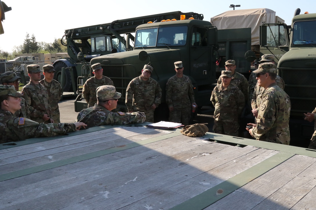364th Expeditionary Sustainment Command Soldiers Move the Army during Nationwide Move