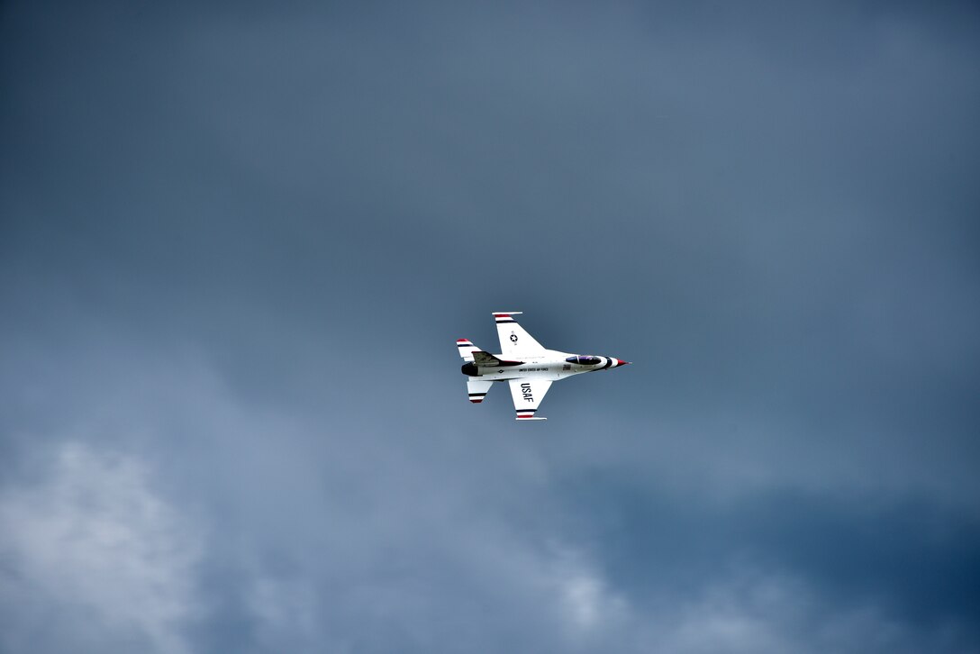 U.S. Air Force Demonstration Squadron “Thunderbirds” fly over Joint Base Andrews, Md. May 9, 2019. After arriving at JBA, the Thunderbirds met with Heap and practiced their performance in preparation for the 2019 JBA Legends in Flight Air & Space Expo. (U.S. Air Force photo by Airman 1st Class Noah Sudolcan)